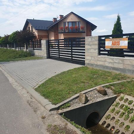 Aris Pokoje Goscinne Wojnicz Экстерьер фото